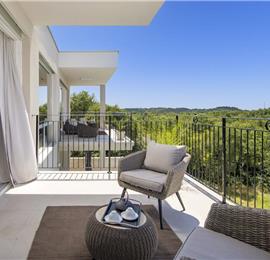 Luxury 4-Bedroom Villa with generous sized Infinity Pool near Buje, Istria. Sleeps 8